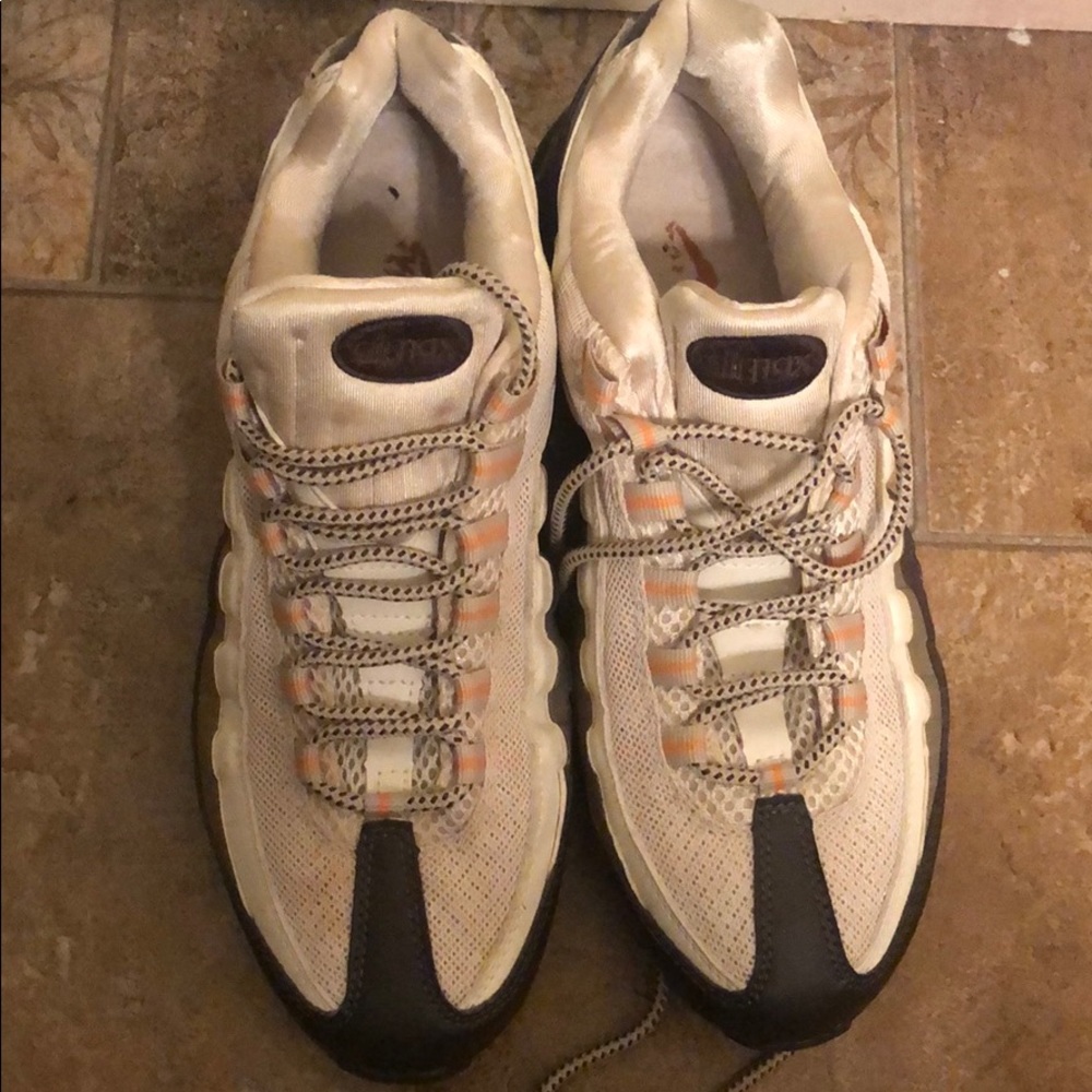 Sneakers - Picture 6 of 8